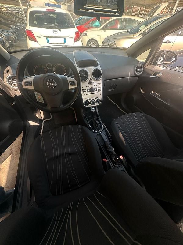 Usata Opel Corsa 59 CV (43 kW) 2008 Nero Berlina