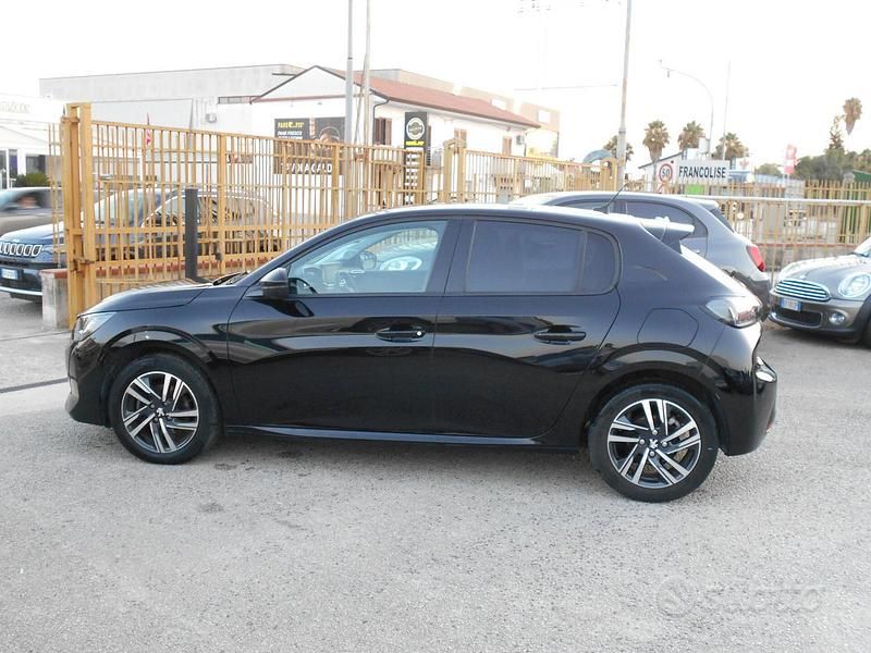 Usata Peugeot 208 Allure 101 CV (74 kW) 2021 Nero met. Utilitaria