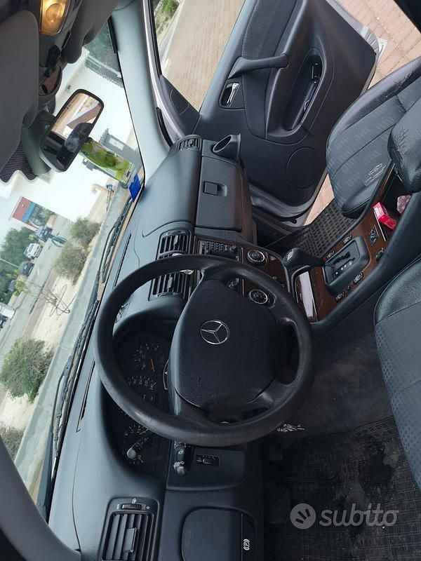 Usata Mercedes ML270 163 CV (119 kW) 2002 Grigio SUV