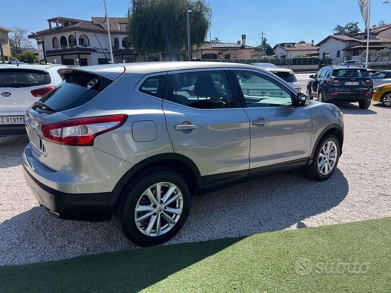Usata Nissan Qashqai Acenta 110 CV (80 kW) 2017 Grigio SUV