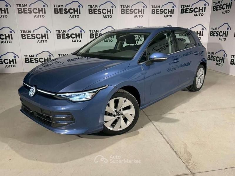 Usata VW Golf VIII Style 150 CV (110 kW) 2025 Blu anemone Berlina
