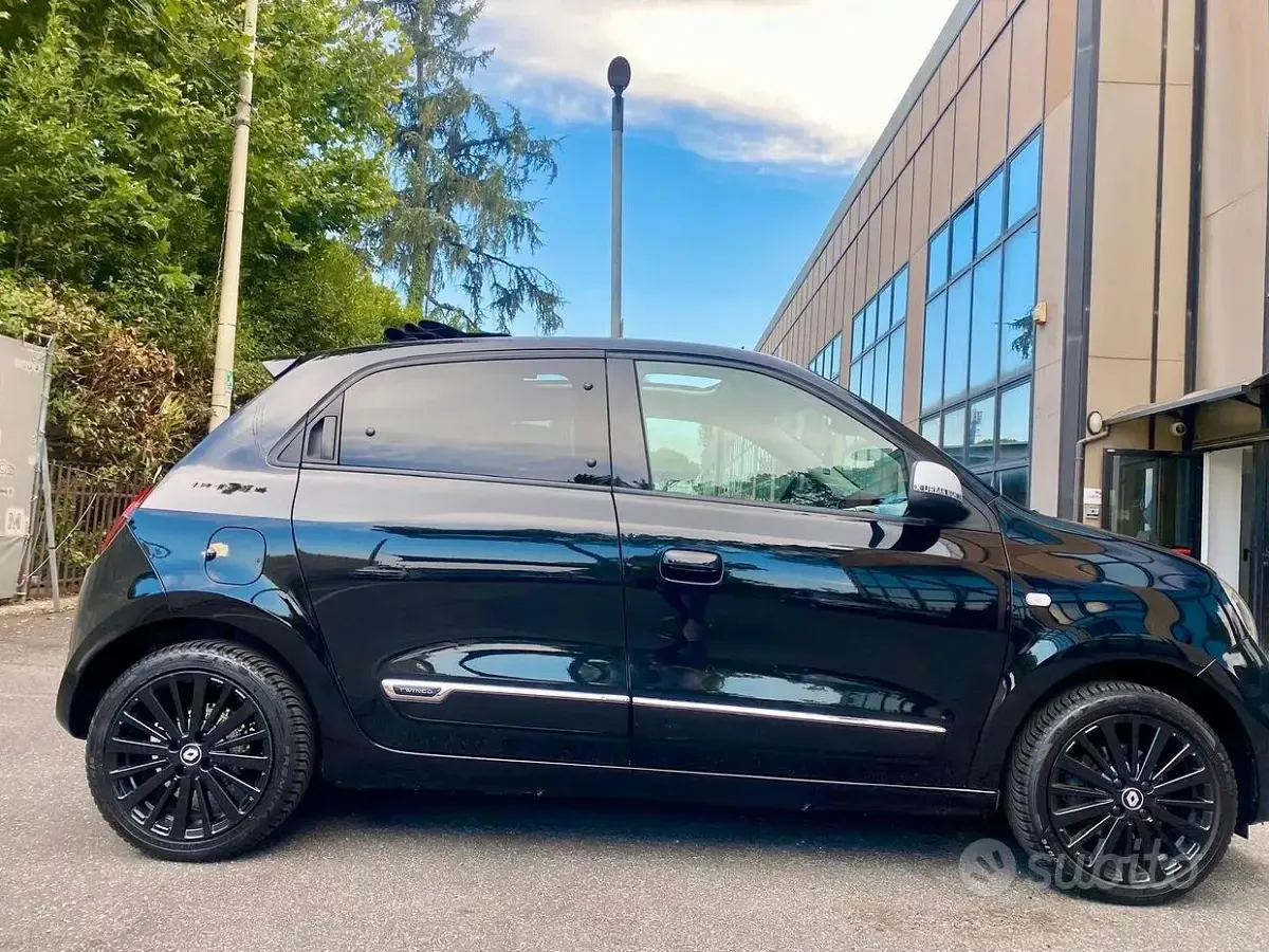 Usata Renault Twingo Urban Night 65 CV (47 kW) 2022 Nero Utilitaria