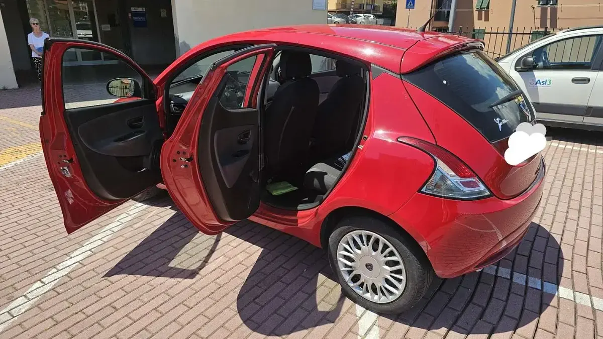 Usata Lancia Ypsilon Silver 69 CV (50 kW) 2016 Utilitaria
