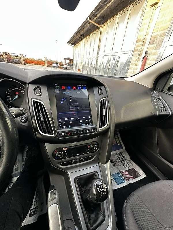 Usata Ford Focus Titanium 109 CV (80 kW) 2011 Bianco Berlina