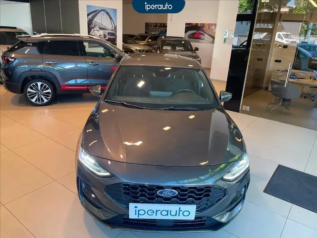Usata Ford Focus ST-Line 120 CV (88 kW) 2022 Grigio Berlina