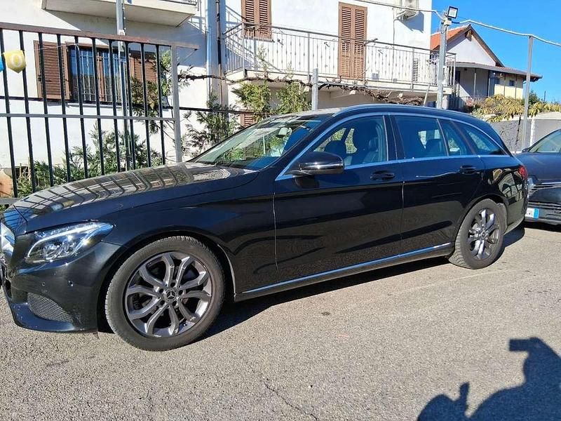 Usata Mercedes C200 136 CV (100 kW) 2018 Nero Station wagon