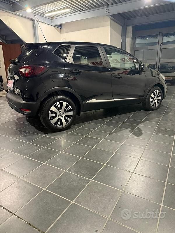 Usata Renault Captur 90 CV (66 kW) 2019 Nero SUV