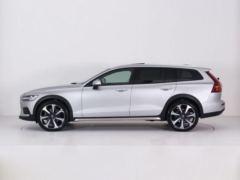 Usata Volvo V60 CC Pro 190 CV (139 kW) 2020 Silver bright Station wagon