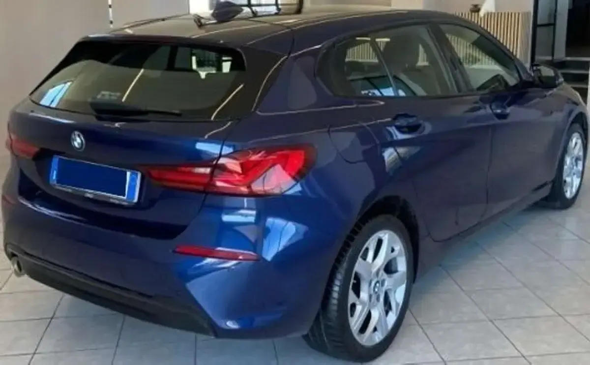 Usata BMW 118 Luxury Line 140 CV (102 kW) 2020 Blu/azzurro Utilitaria