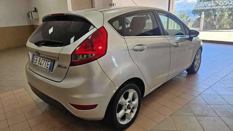 Usata Ford Fiesta 90 CV (66 kW) 2010 Utilitaria