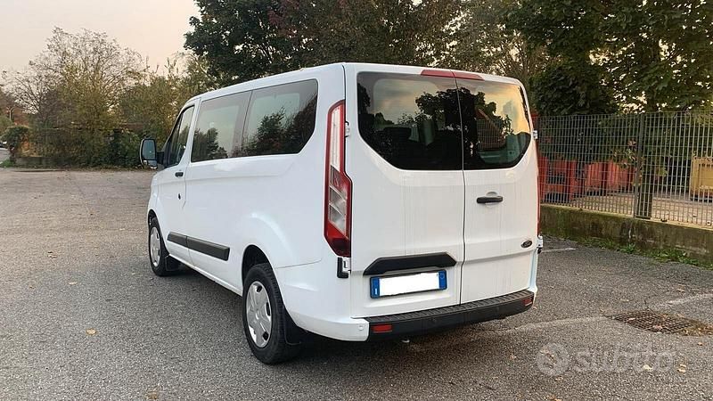 Begagnad Ford Tourneo Trend 131 HK (96 kW) 2019 Vit Minibuss