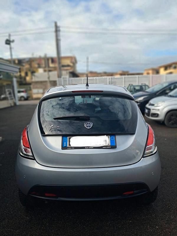 Usata Lancia Ypsilon Silver 69 CV (50 kW) 2013 Argento Utilitaria