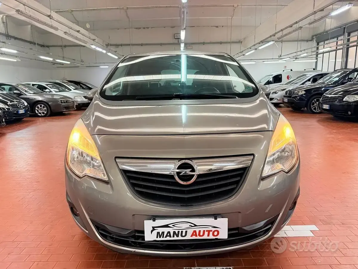 Usado Opel Meriva 120 CV (88 kW) 2012 Gris Monovolumen