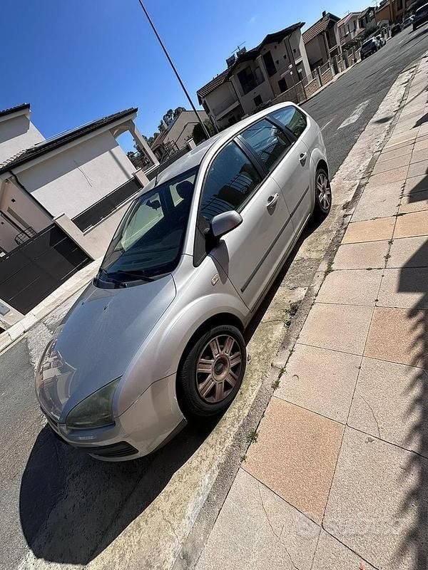 Usata Ford Focus 90 CV (66 kW) 2007 Grigio Station wagon