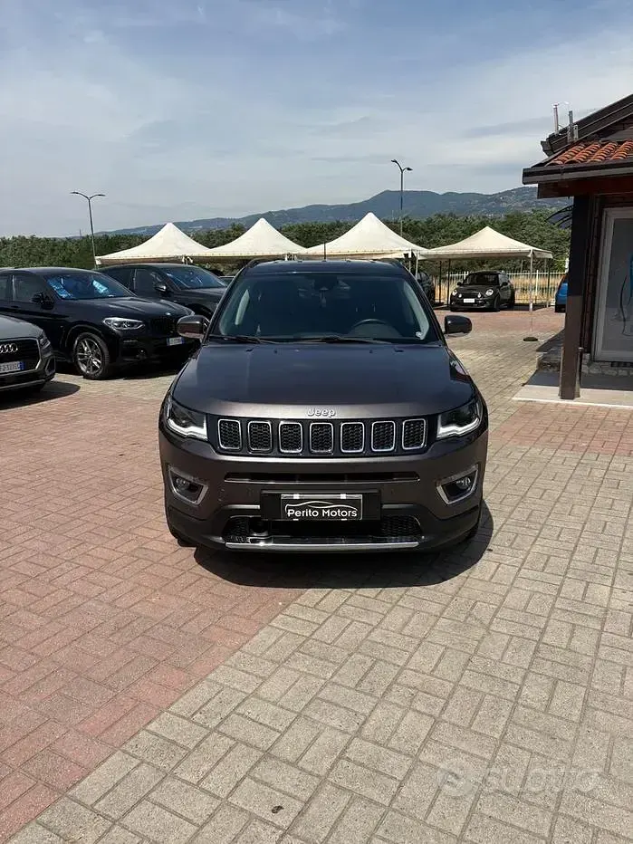Usata Jeep Compass Limited 140 CV (102 kW) 2018 Grigio SUV