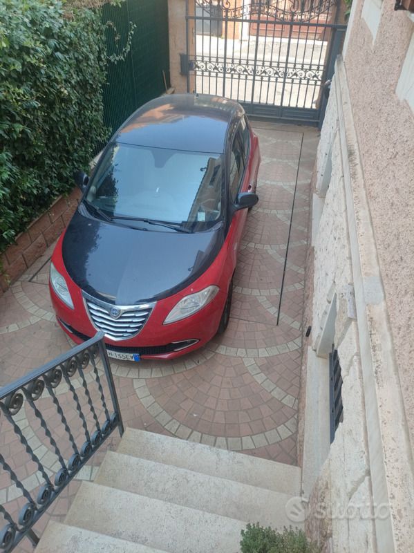 Usata Lancia Ypsilon 60 CV (44 kW) 2012 Rosso Utilitaria