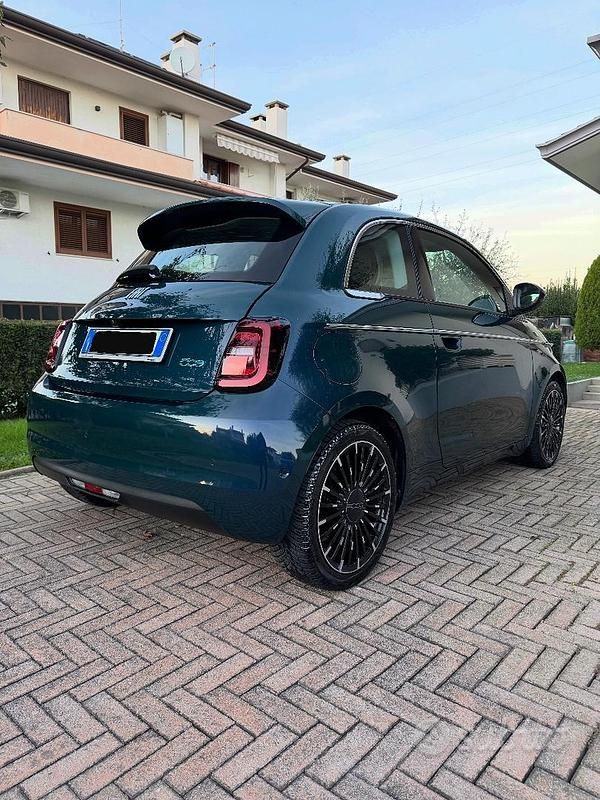 Usata Fiat 500e La Prima 11 kW (15 CV) 2022 Verde Berlina