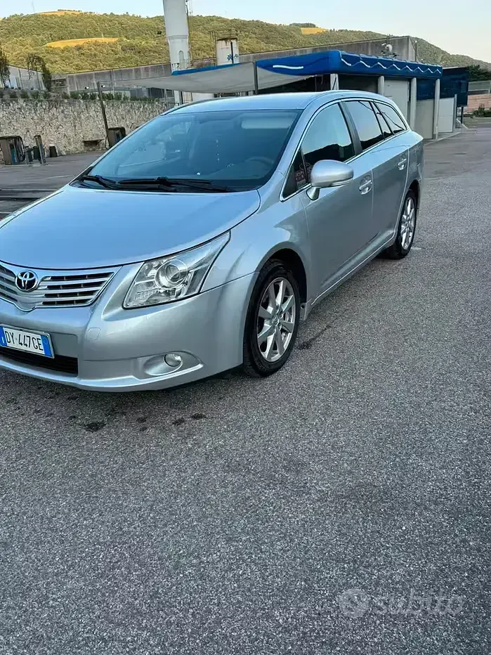 Usata Toyota Avensis Executive 126 CV (92 kW) 2009 Grigio Station wagon