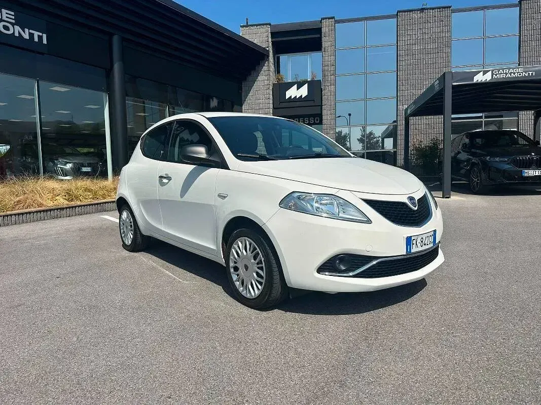 Usata Lancia Ypsilon Silver 69 CV (50 kW) 2017 Other Utilitaria