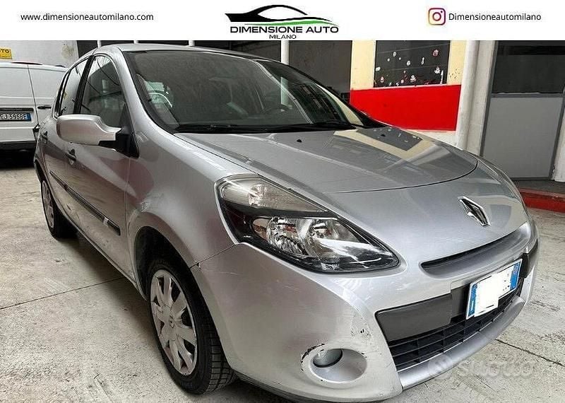 Grigio Usata 2009 Renault Clio II Dynamique Utilitaria | 4200 € (Buon prezzo) - Immagine 1/4