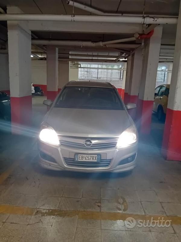 Usata Opel Astra 110 CV (80 kW) 2010 Grigio Station wagon