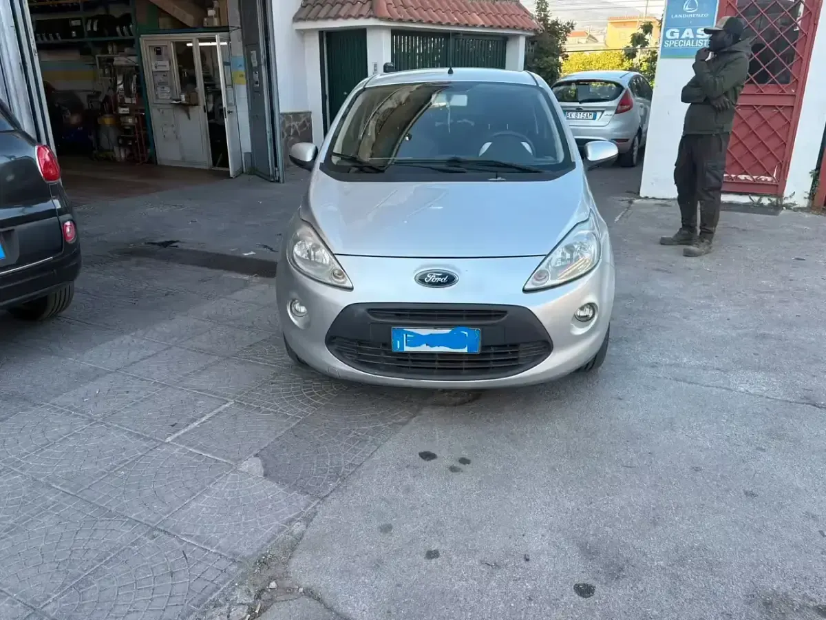 Usata Ford Ka Titanium 69 CV (50 kW) 2014 Argento Berlina