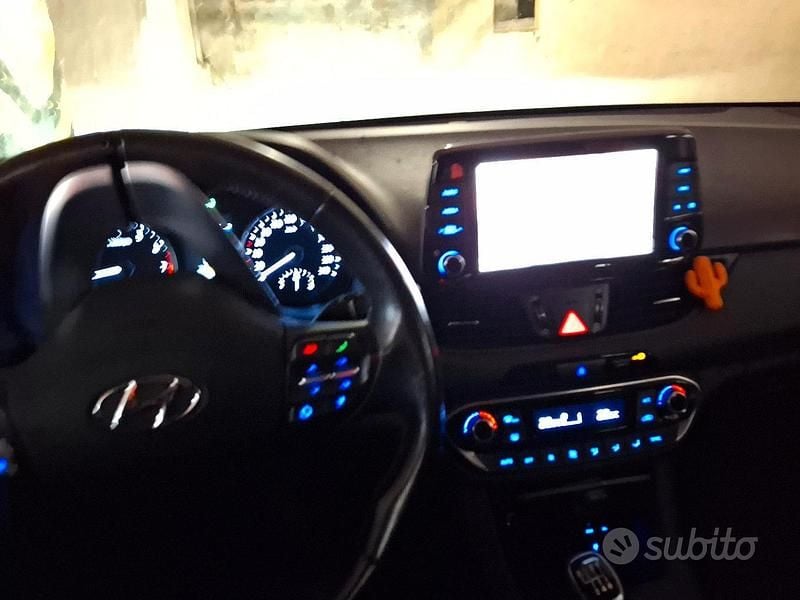 Usata Hyundai i30 Style 140 CV (102 kW) 2018 Nero Berlina