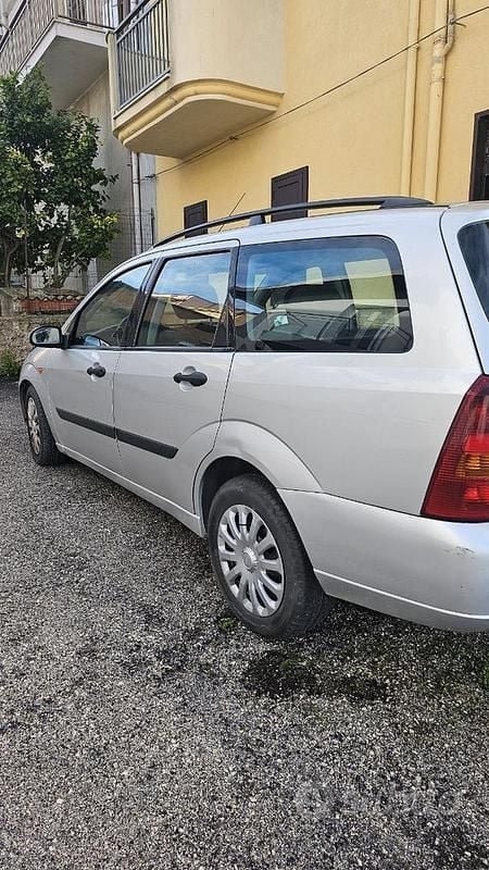 Usata Ford Focus Ambiente 2001 Grigio Station wagon
