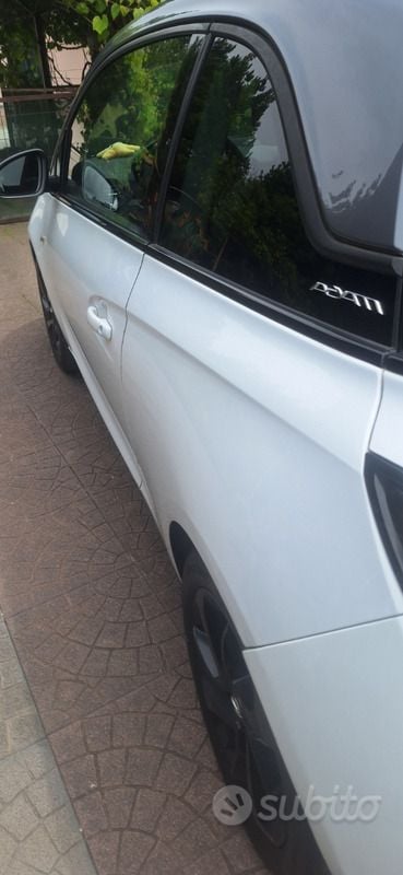 Usata Opel Adam Rocks 87 CV (63 kW) 2016 Bianco Utilitaria