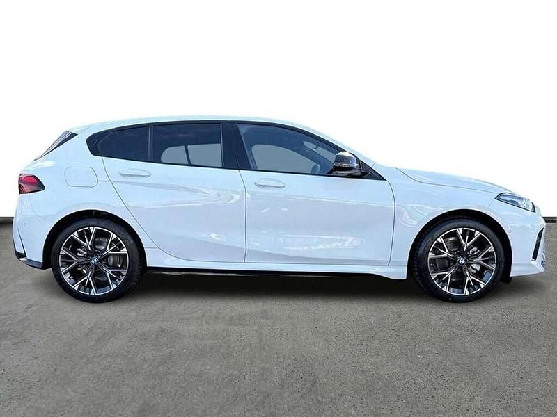 Nuova BMW 120 M Sport 170 CV (125 kW) 2025 Mineral white metallizzato Utilitaria