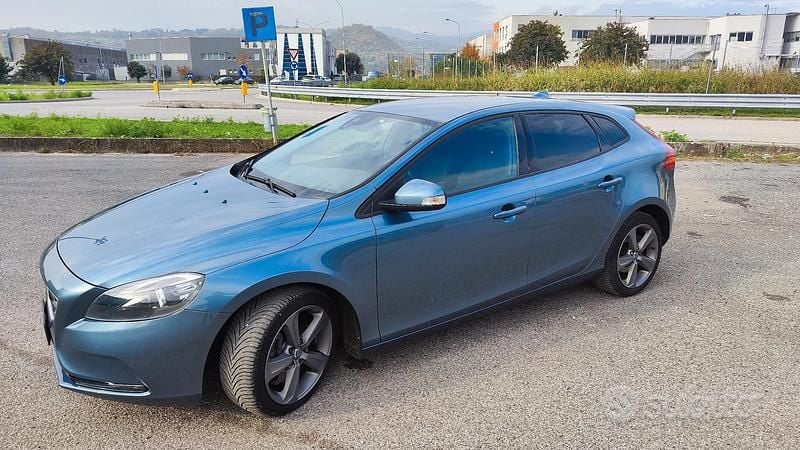 Usata Volvo V40 Kinetic 150 CV (110 kW) 2013 Berlina