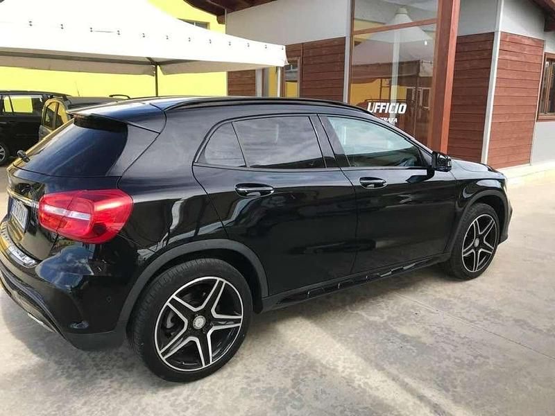 Usata Mercedes GLA200 Business 136 CV (100 kW) 2017 Nero SUV