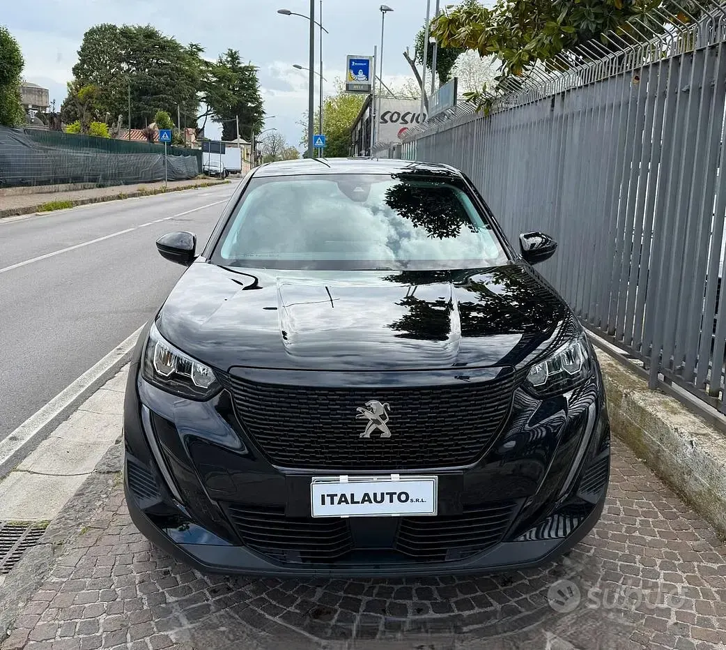 Usata Peugeot 2008 Active 131 CV (96 kW) 2022 Nero SUV