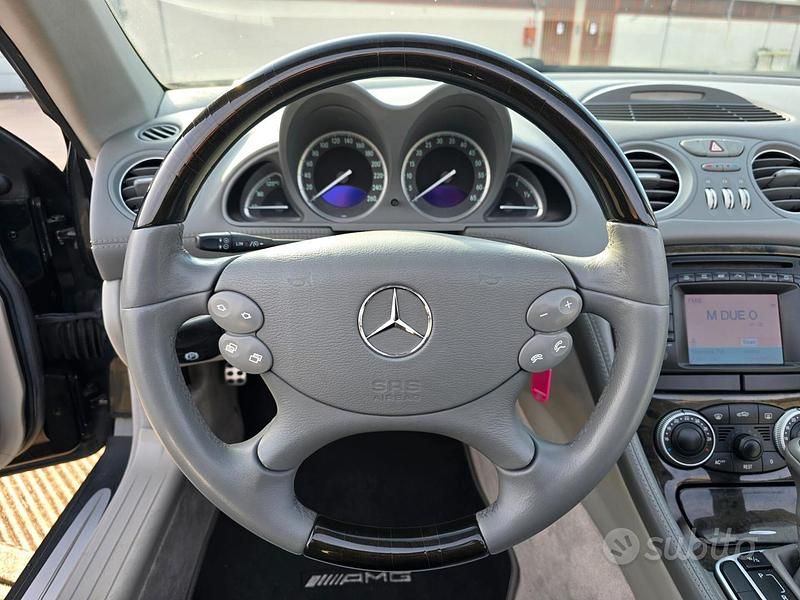 Usata Mercedes SL350 245 CV (180 kW) 2003 Nero Cabrio
