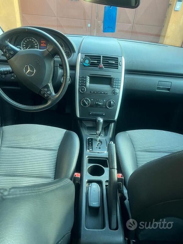 Usata Mercedes A200 109 CV (80 kW) 2008 Nero Utilitaria