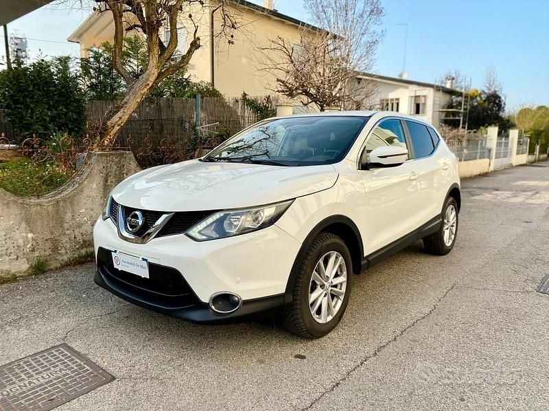 Usata Nissan Qashqai Acenta 110 CV (80 kW) 2017 Bianco SUV