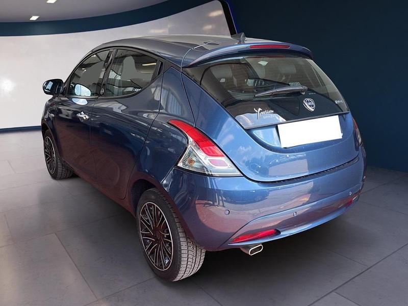 Usata Lancia Ypsilon Gold 70 CV (51 kW) 2021 Blu Utilitaria