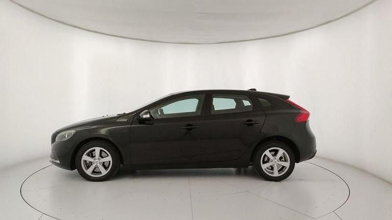 Usata Volvo V40 Business Edition 120 CV (88 kW) 2018 Nero Utilitaria