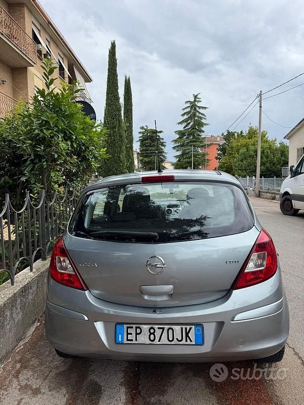 Usata Opel Corsa 2012 Grigio Berlina