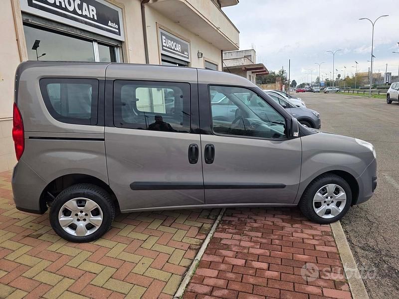 Usata Opel Combo 90 CV (66 kW) 2016 Grigio Monovolume