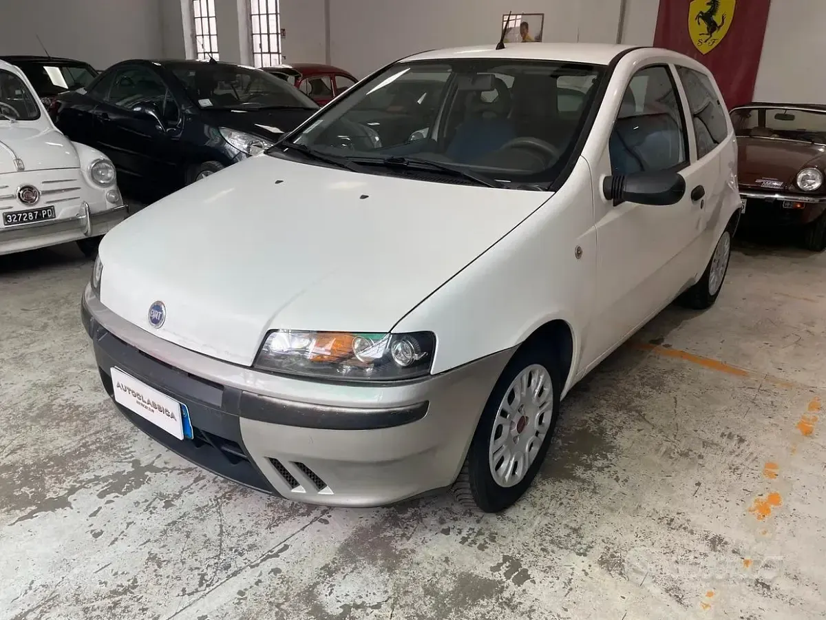 Occasion Fiat Punto 60 ch (44 kW) 2003 Blanc Citadine