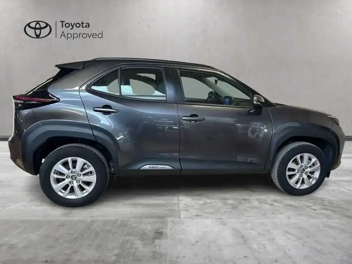 Usata Toyota Yaris Hybrid Active 116 CV (85 kW) 2025 Grigio Pick-up