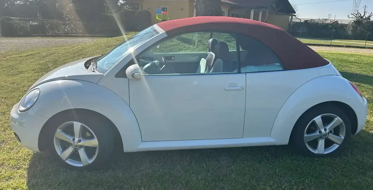 Usata VW New Beetle Edition 102 CV (75 kW) 2008 Bianco Utilitaria