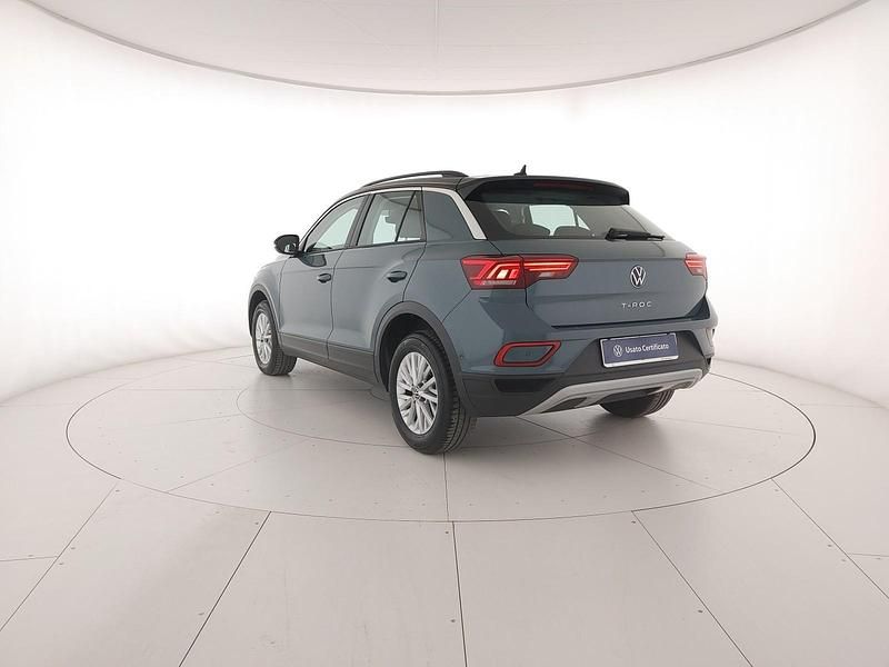 Usata VW T-Roc Life 150 CV (110 kW) 2025 Petroleum blue metallizzato nero SUV