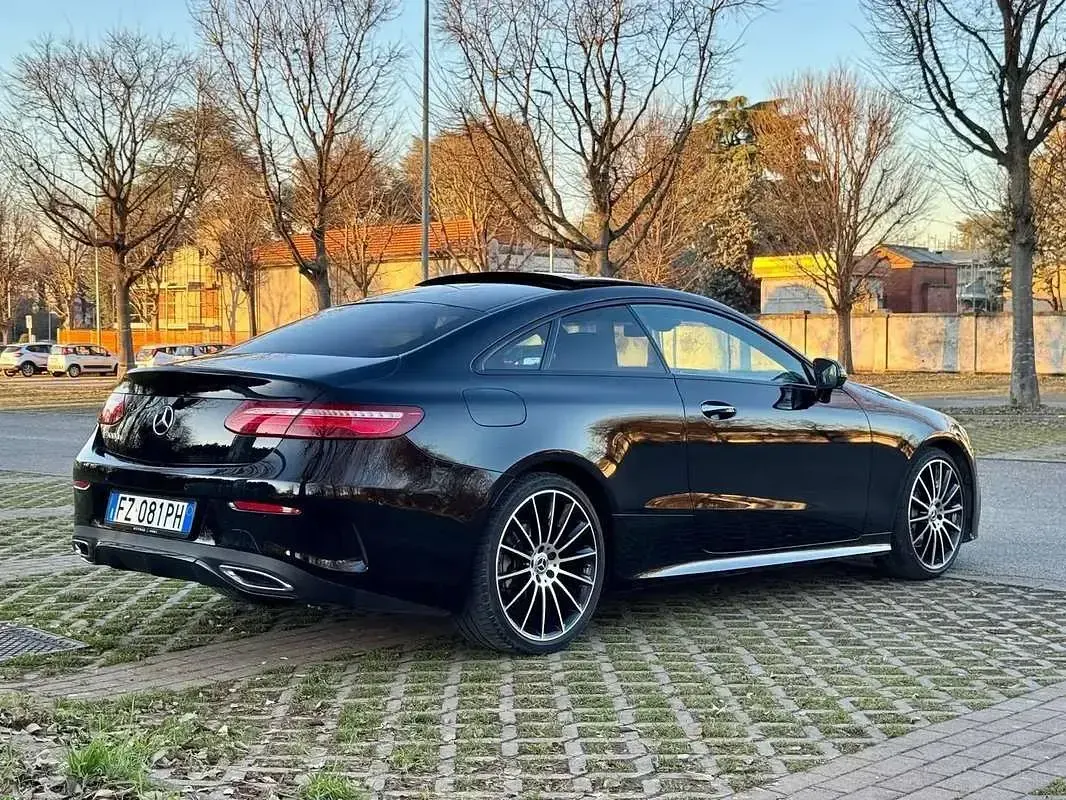 Usata Mercedes E300 Premium Plus 245 CV (180 kW) 2019 Nero Coupé