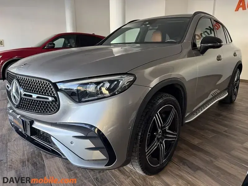 Usata Mercedes GLC300e Advanced 333 CV (244 kW) 2023 Grigio scuro SUV