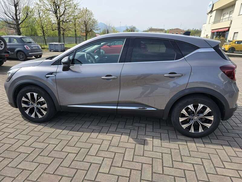 Usata Renault Captur Techno 94 CV (69 kW) 2023 Grigio SUV