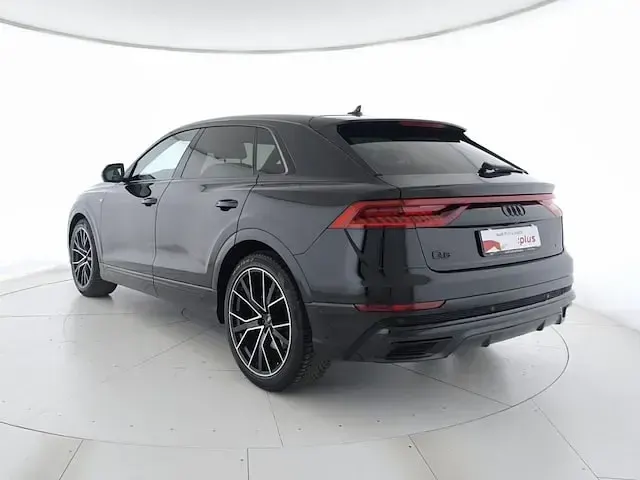 Usata Audi Q8 Sport 286 CV (210 kW) 2022 Nero mito metallizzato SUV