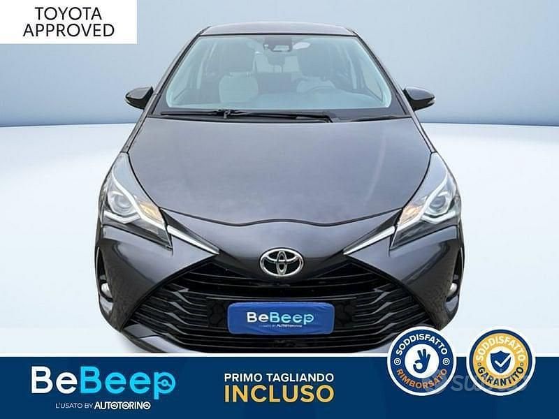 Usata Toyota Yaris Active 111 CV (81 kW) 2019 Grigio metallizzato Berlina