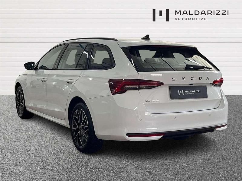 Usata Skoda Octavia Executive 150 CV (110 kW) 2025 Bianco Station wagon